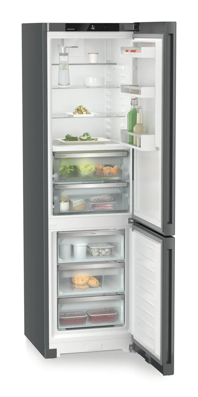 CBNdgc 5723 plus BioFresh NoFrost Fridge-freezer with BioFresh and